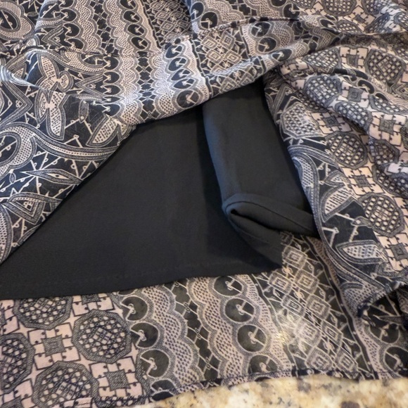 Guess mini dress black pink boho geometric pattern 
SZ 1 - Picture 3 of 9